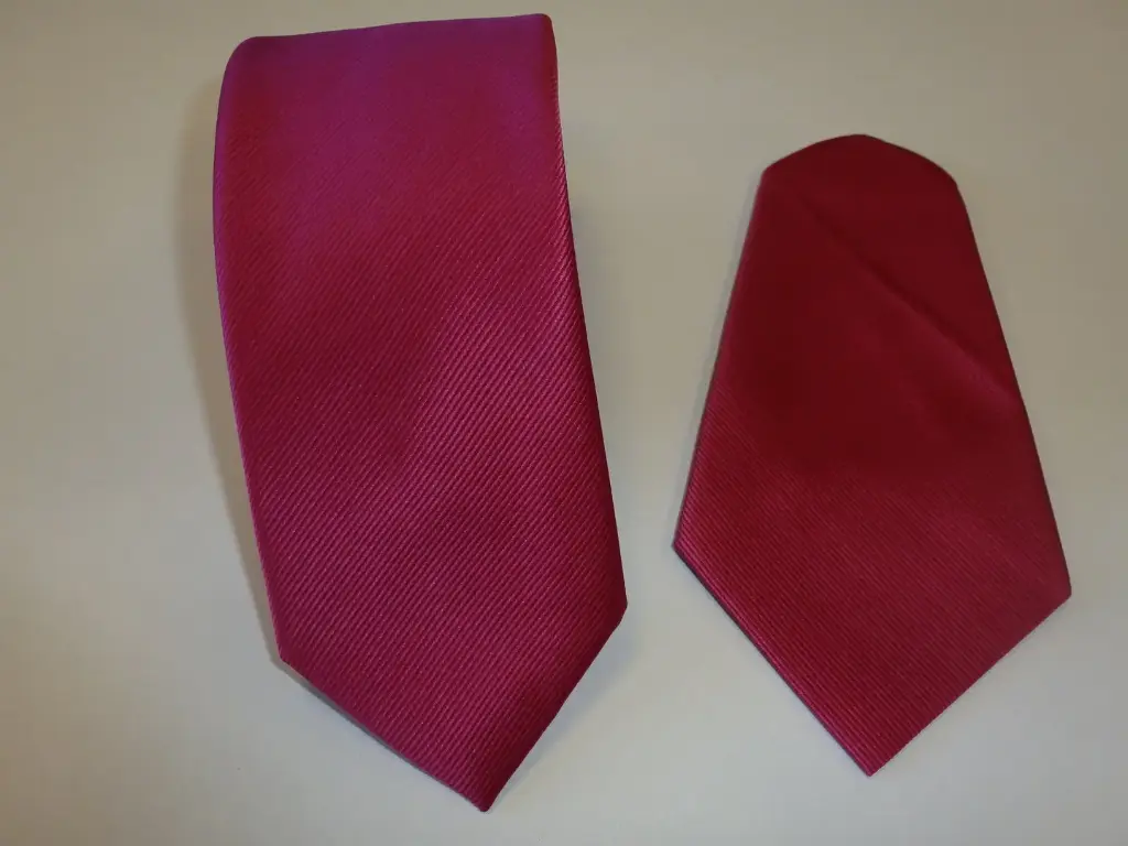 Corbata microfibra falso liso 8 cm y pañuelo fuxia
