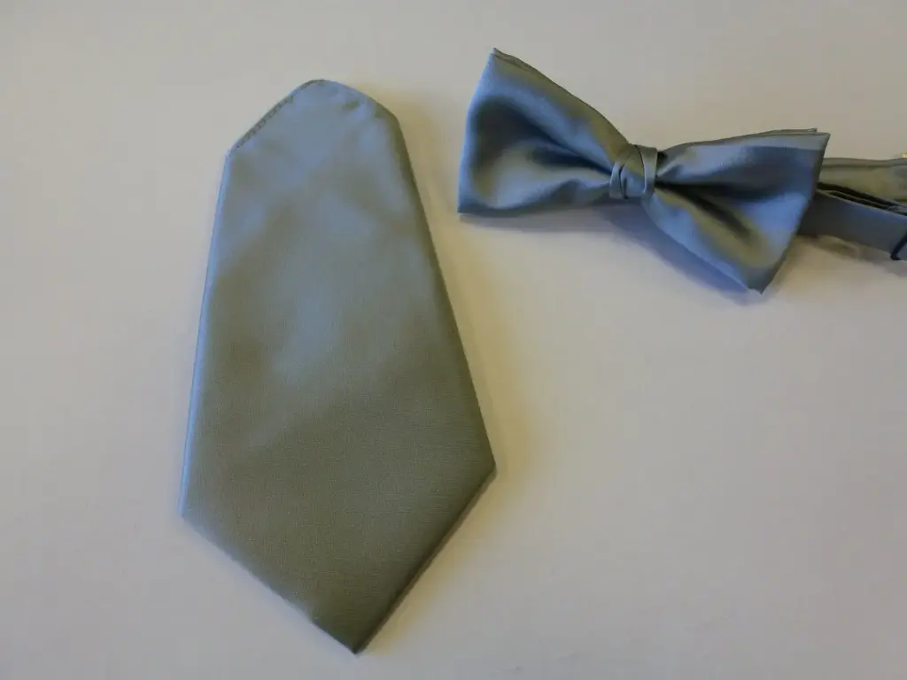 Fajín, pajarita y pañuelo caballero gris perla