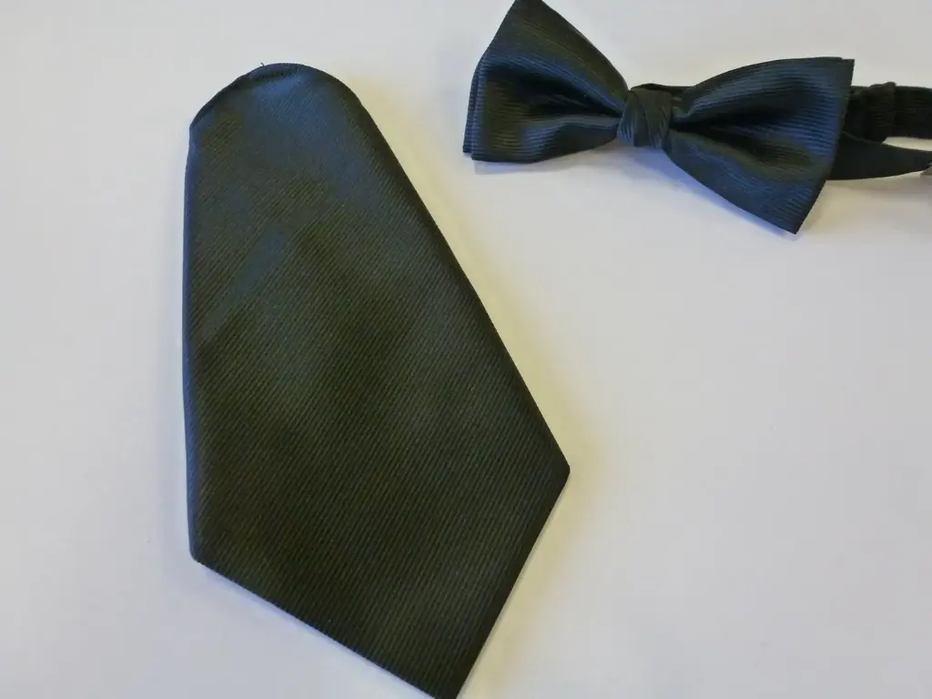 Fajín, pajarita y pañuelo caballero negro