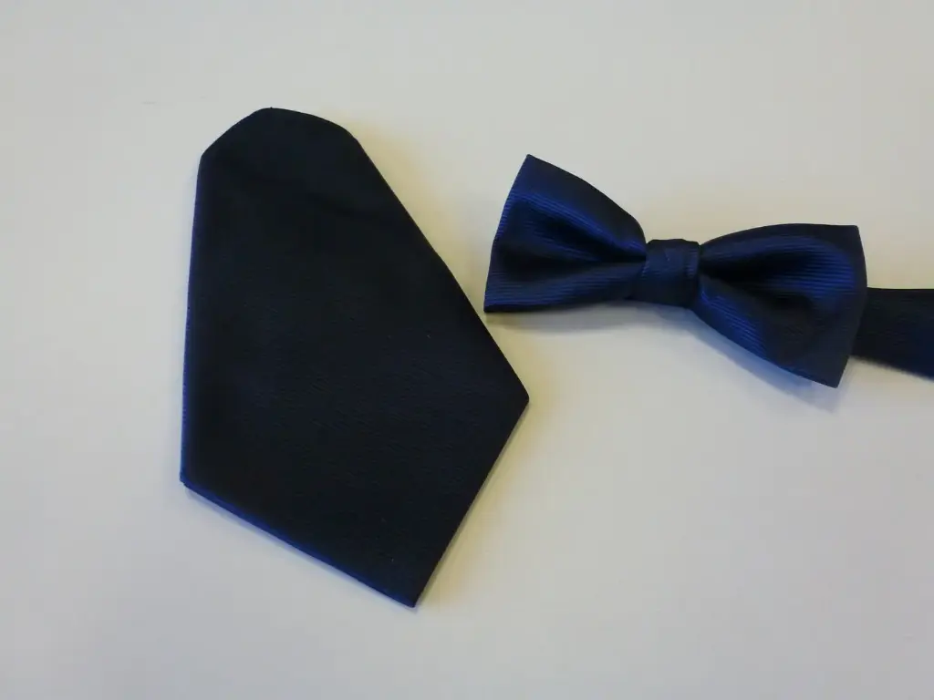 Fajín, pajarita y pañuelo caballero azul marino