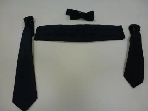 Nudo grande, pequeño, fajín, pajarita raso azul marino