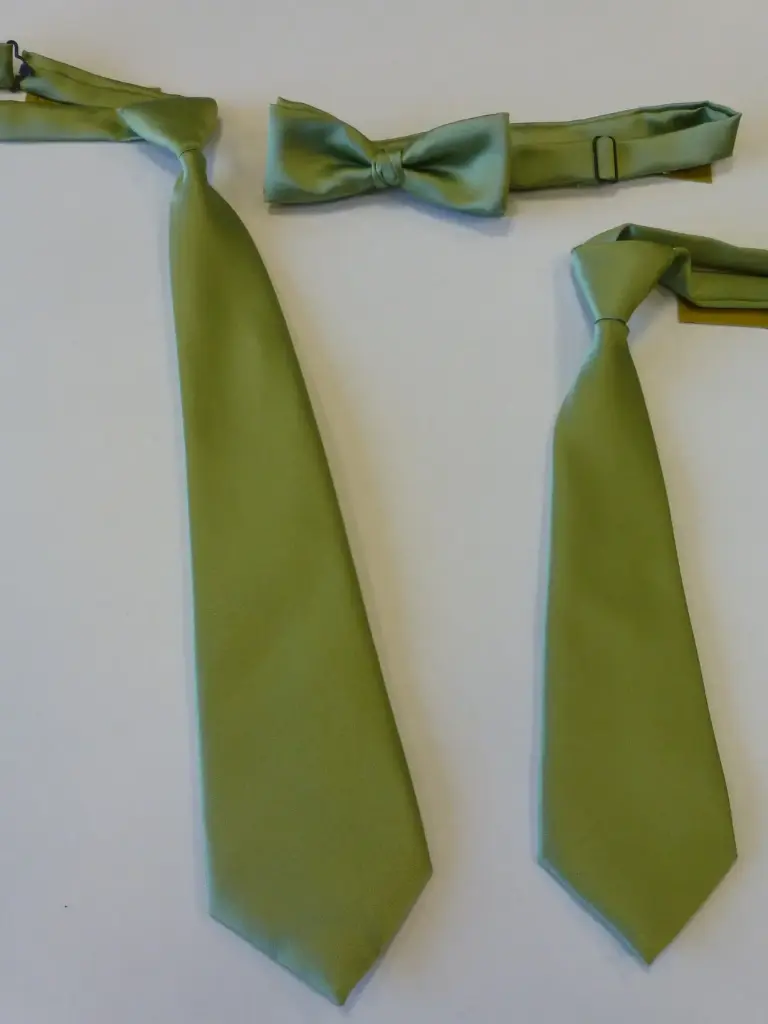 Nudo grande, pequeño, fajín, pajarita raso verde manzana