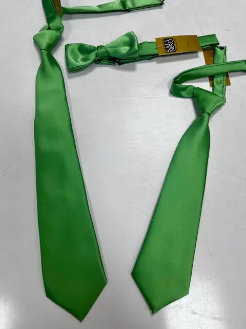 Nudo grande, pequeño, fajín, pajarita raso verde pistacho