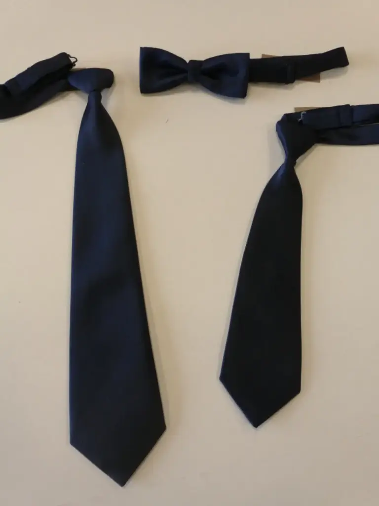 Nudo grande, pequeño, fajín, pajarita falso liso negro