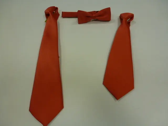 Nudo grande, pequeño, fajín, pajarita falso liso rojo coral