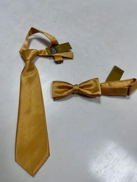 Nudo grande, pequeño, fajín, pajarita falso liso vainilla