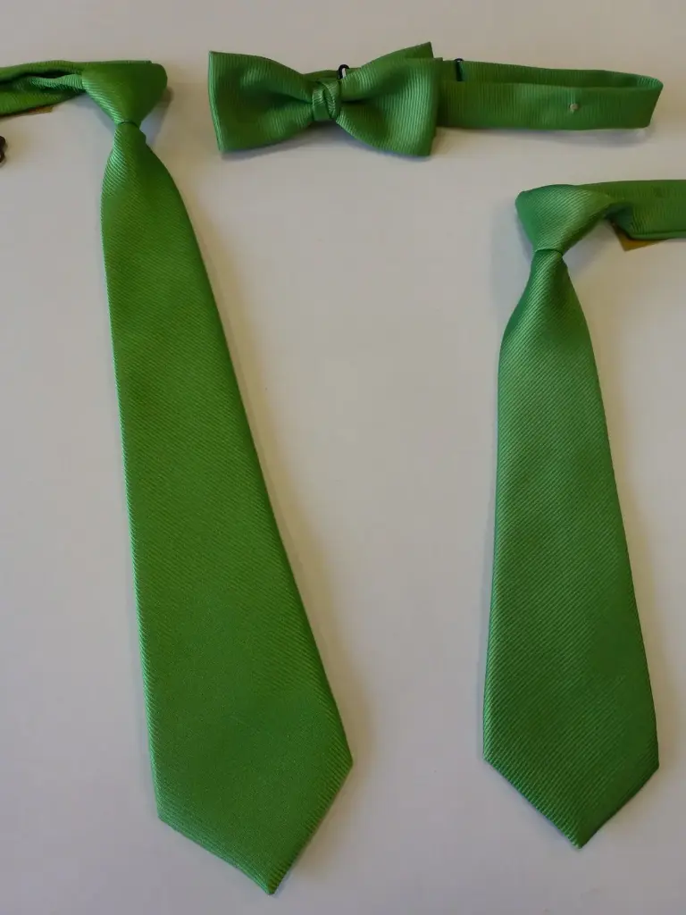 Nudo grande, pequeño, fajín, pajarita falso liso verde pistacho