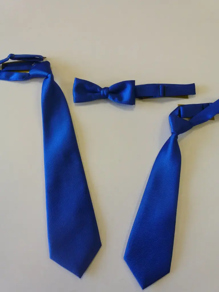 Nudo grande, pequeño, fajín, pajarita falso liso azulon