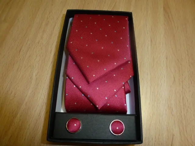 Conjunto corbata, pañuelo y gemelos