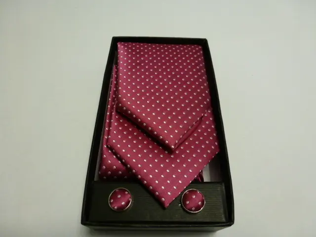 Conjunto corbata, pañuelo y gemelos