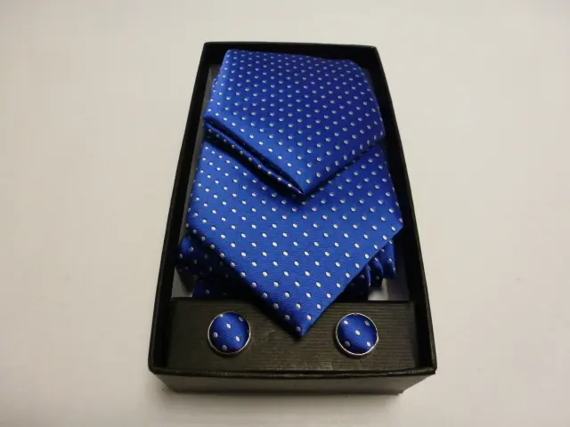 Conjunto corbata, pañuelo y gemelos