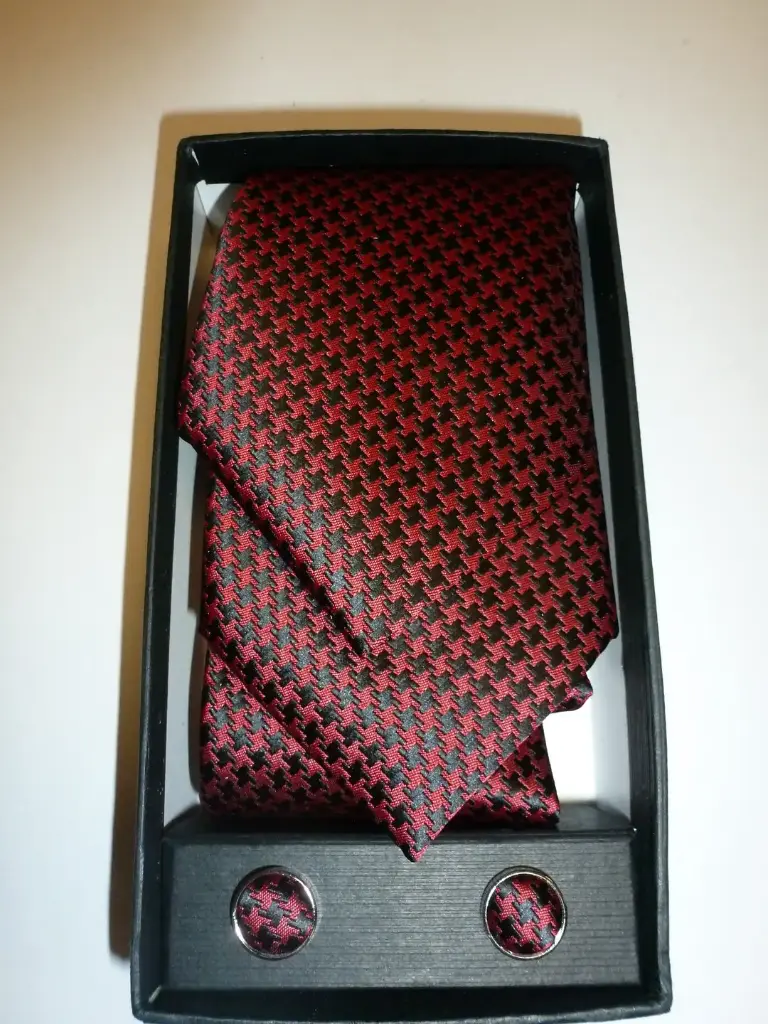 Conjunto corbata, pañuelo y gemelos