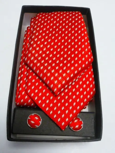Conjunto corbata, pañuelo y gemelos