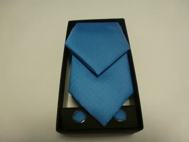 Conjunto corbata, pañuelo y gemelos