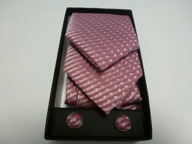 Conjunto corbata, pañuelo y gemelos