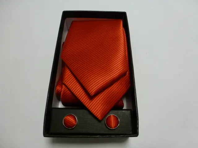 Conjunto corbata, pañuelo y gemelos