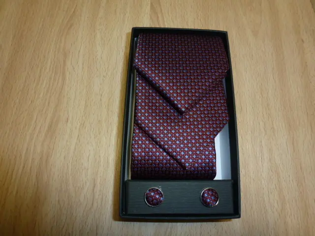 Conjunto corbata, pañuelo y gemelos