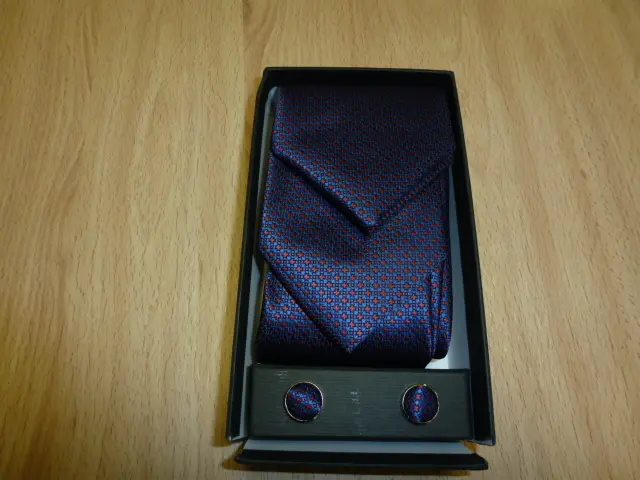 Conjunto corbata, pañuelo y gemelos