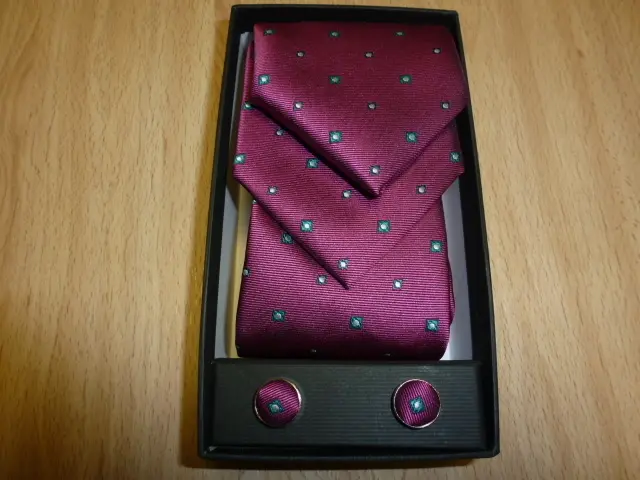 Conjunto corbata, pañuelo y gemelos