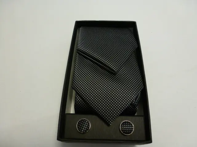 Conjunto corbata, pañuelo y gemelos