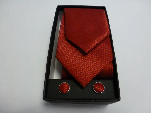 Conjunto corbata, pañuelo y gemelos