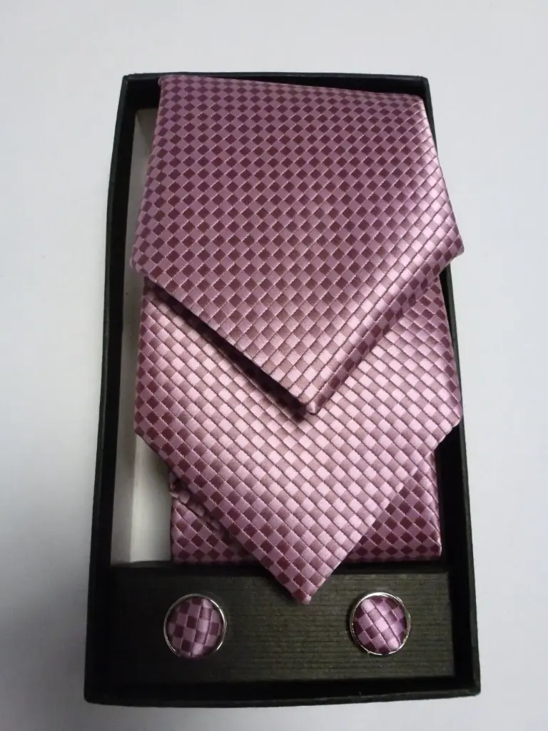 Conjunto corbata, pañuelo y gemelos