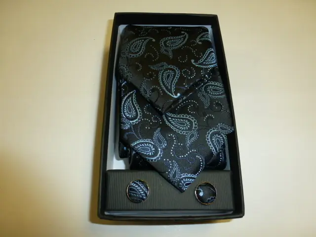 Conjunto corbata, pañuelo y gemelos
