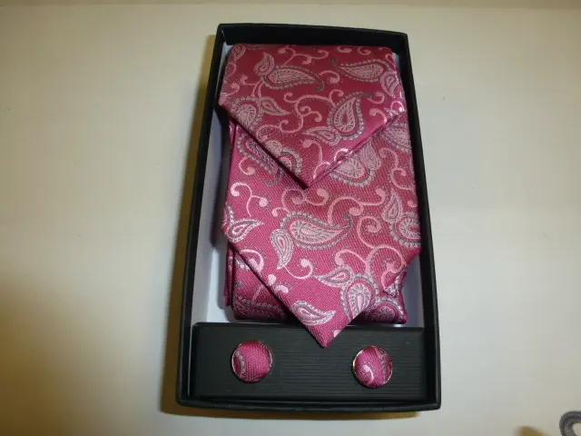 Conjunto corbata, pañuelo y gemelos