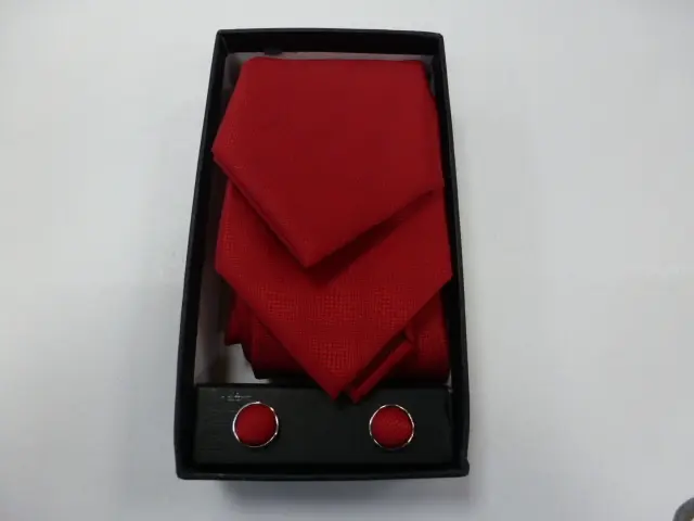 Conjunto corbata, pañuelo y gemelos