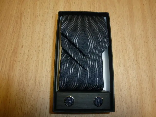 Conjunto corbata, pañuelo y gemelos