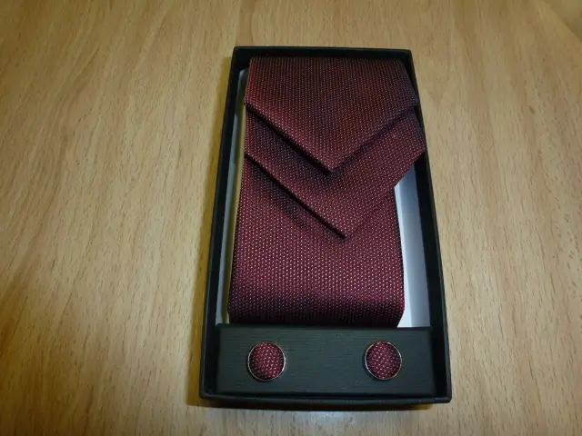 Conjunto corbata, pañuelo y gemelos