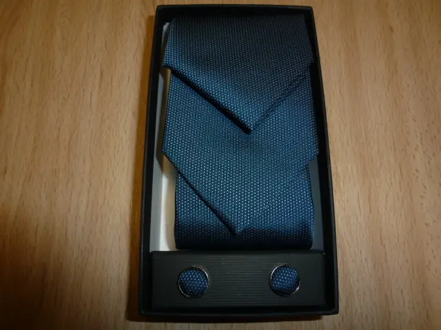 Conjunto corbata, pañuelo y gemelos