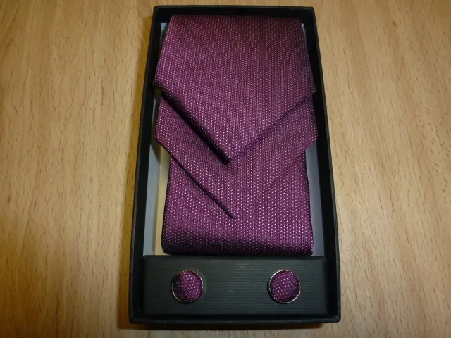 Conjunto corbata, pañuelo y gemelos