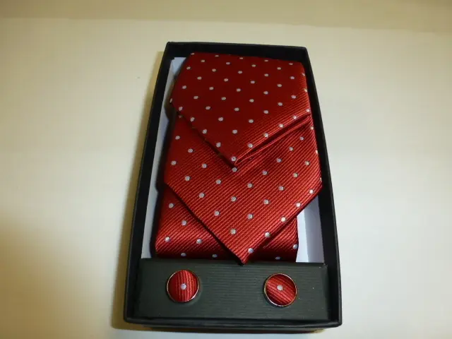 Conjunto corbata, pañuelo y gemelos