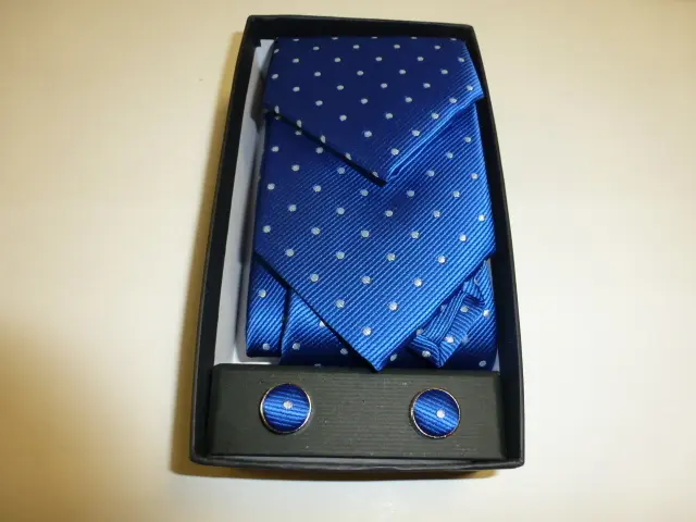 Conjunto corbata, pañuelo y gemelos