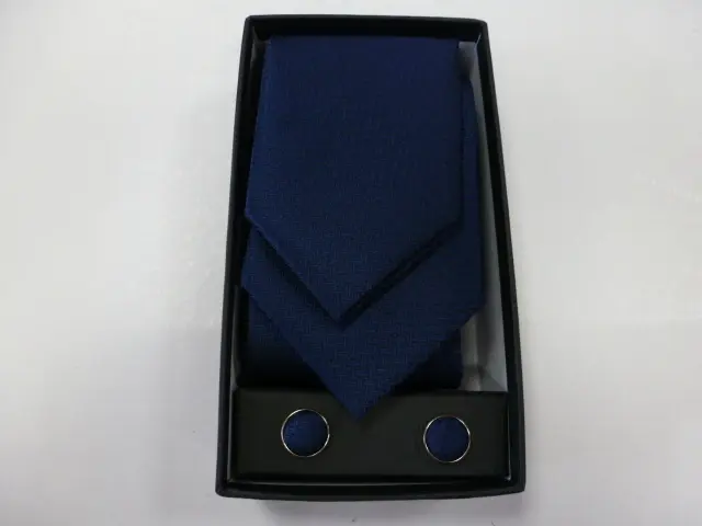 Conjunto corbata, pañuelo y gemelos