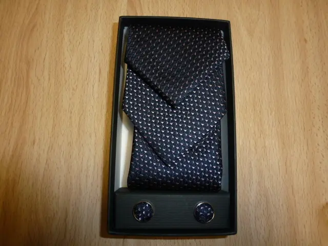 Conjunto corbata, pañuelo y gemelos