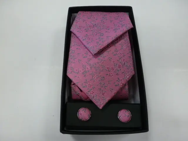 Conjunto corbata, pañuelo y gemelos