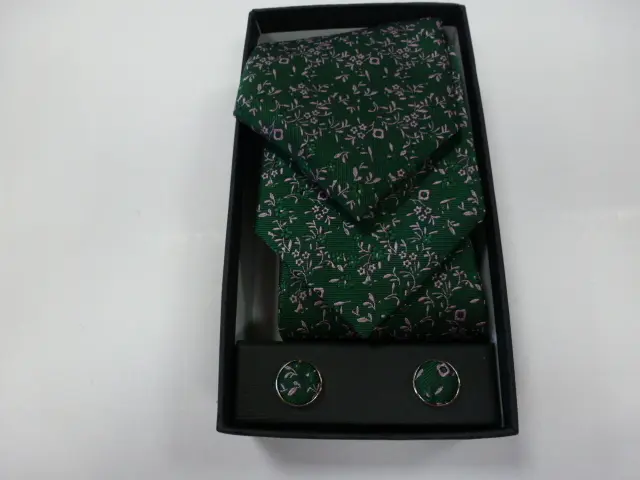Conjunto corbata, pañuelo y gemelos