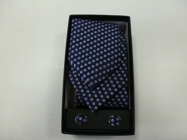 Conjunto corbata, pañuelo y gemelos