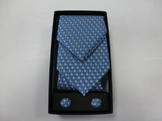 Conjunto corbata, pañuelo y gemelos