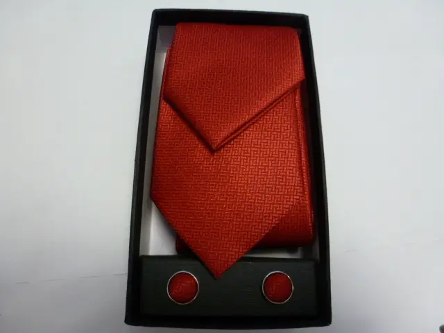 Conjunto corbata, pañuelo y gemelos