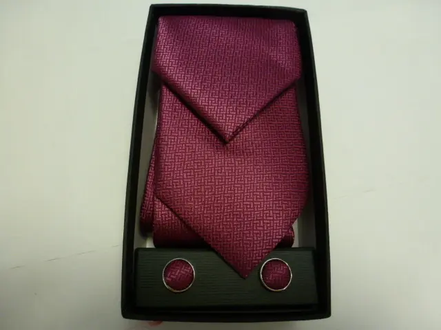 Conjunto corbata, pañuelo y gemelos