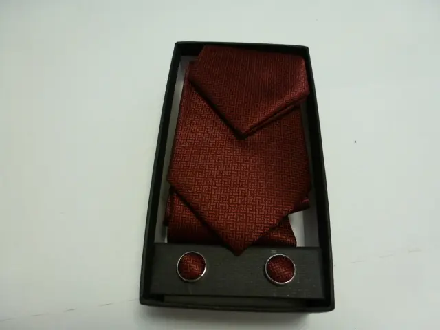 Conjunto corbata, pañuelo y gemelos