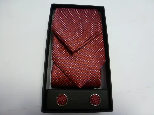 Conjunto corbata, pañuelo y gemelos