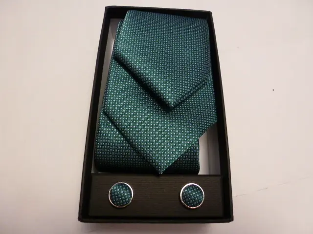 Conjunto corbata, pañuelo y gemelos