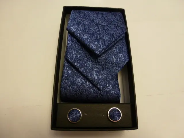 Conjunto corbata, pañuelo y gemelos