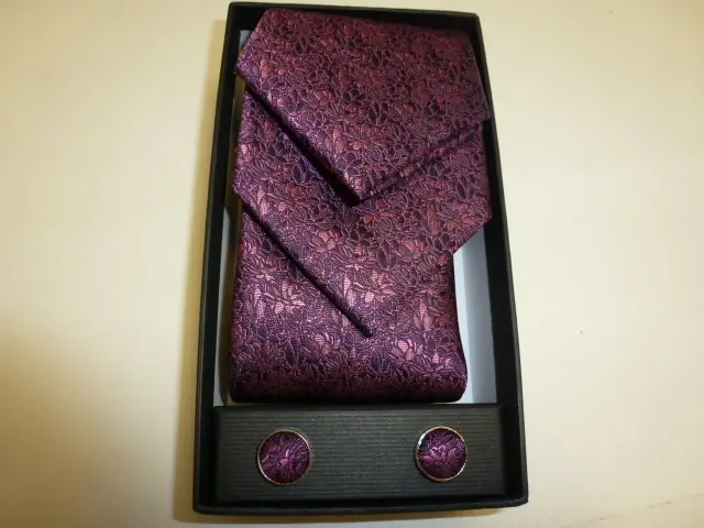 Conjunto corbata, pañuelo y gemelos