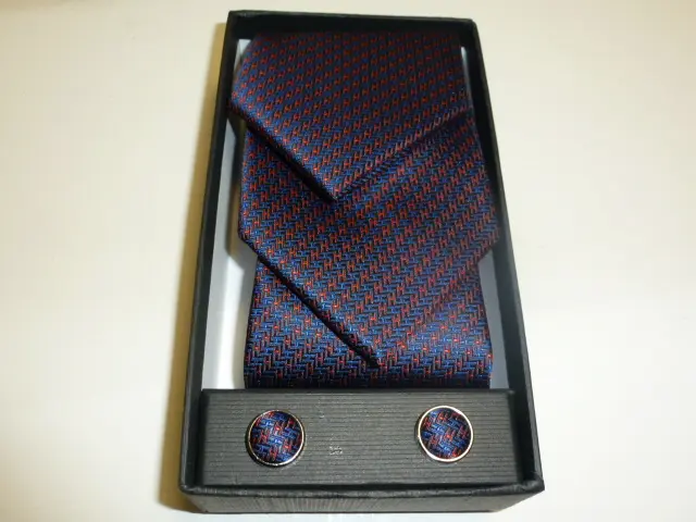Conjunto corbata, pañuelo y gemelos