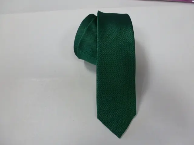 Corbata microfibra falso liso 6 cm. Verde musgo